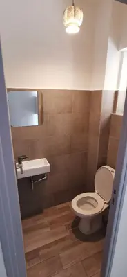 Salle de bains dans l'établissement Appartement entre mer et montagne avec beau jardin