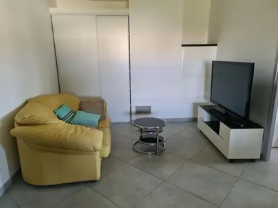 Télévision ou salle de divertissement dans l'établissement Appartement de détente et vue sur montagnes