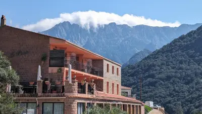 Vue générale sur la montagne ou vue sur la montagne depuis l'appartement