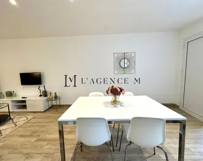 Télévision ou salle de divertissement dans l'établissement Appartement Saint-Antoine Paisible CALVI