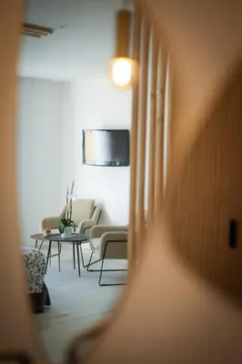 Télévision ou salle de divertissement dans l'établissement La Manufacture D'oriano LES NUITS AU VILLAGE