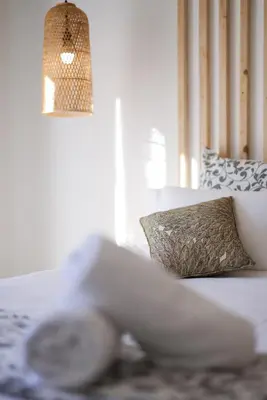 Un ou plusieurs lits dans un hébergement de l'établissement La Manufacture D'oriano LES NUITS AU VILLAGE