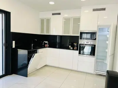 Cuisine ou kitchenette dans l'établissement Villa Climatisée avec Piscine partagée , Terrasse et Parking
