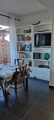 Bibliothèque dans l'appartement