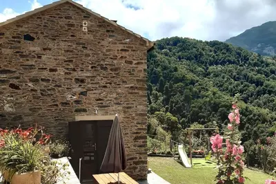 Vue générale sur la montagne ou vue sur la montagne depuis la villa