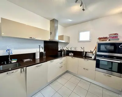 Cuisine ou kitchenette dans l'établissement Appartement Cardellu Paisible & centre-ville CALVI