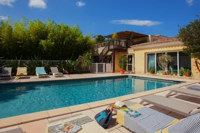 Piscine de l'établissement Bel Appartement 