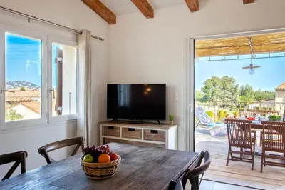Télévision ou salle de divertissement dans l'établissement Bel Appartement 