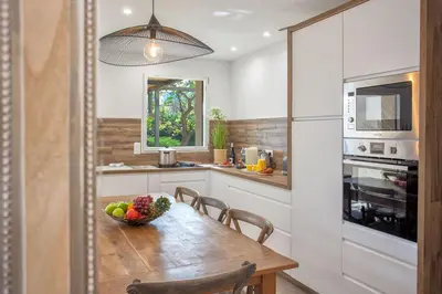 Cuisine ou kitchenette dans l'établissement Villa 