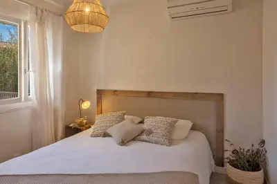 Un ou plusieurs lits dans un hébergement de l'établissement Maisonnette une chambre 