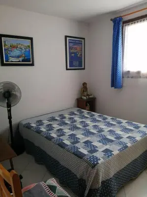 Un ou plusieurs lits dans un hébergement de l'établissement Maison près de la plage