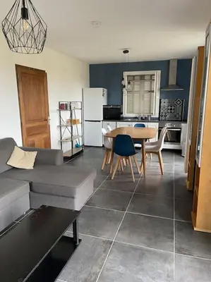 Cuisine ou kitchenette dans l'établissement Bas de villa pour 6