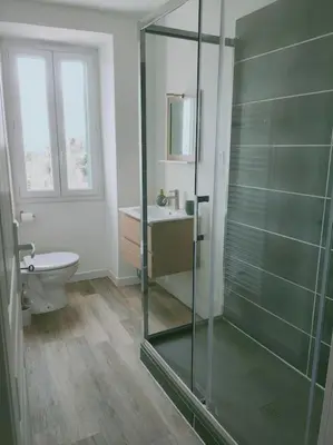 Salle de bains dans l'établissement Maison Corse avec piscine et sauna - La Casa Lilia