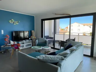 Télévision ou salle de divertissement dans l'établissement Les Toits de Moriani