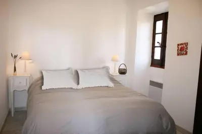 Un ou plusieurs lits dans un hébergement de l'établissement Charme du village-Plage à 10mn