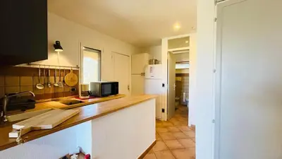 Cuisine ou kitchenette dans l'établissement Appartement Cocody 41 LUMIO
