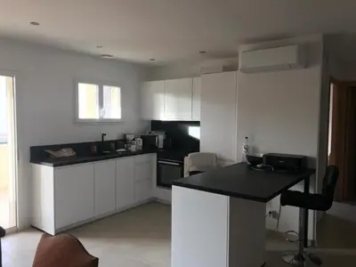Cuisine ou kitchenette dans l'établissement Appartement à Ghisonaccia-Prunelli