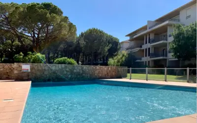 Piscine de l'établissement maria stella ou située à proximité