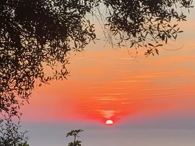 Lever ou coucher de soleil vu de la maison de vacances ou à proximité