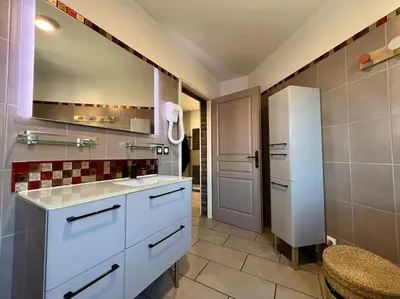 Salle de bains dans l'établissement Appartement ALERIA 2/4 personnes