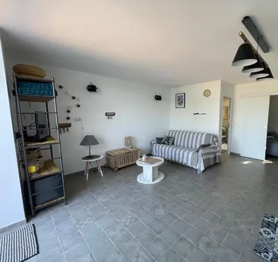 Coin salon dans l'établissement logement de charme en bord de plage