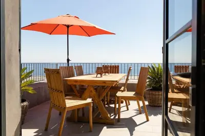 Vue générale sur la mer ou vue sur la mer prise depuis la villa