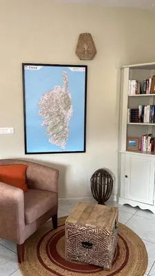 Coin salon dans l'établissement Villa 8 personnes entre l'ile rousse et Calvi avec piscine.