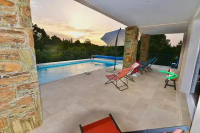Piscine de l'établissement Appartement 60m2 avec piscine privée dans villa ou située à proximité