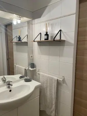 Salle de bains dans l'établissement Appartement 2 pièces bord de mer