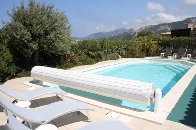 Vue générale sur la montagne ou vue sur la montagne depuis la villa