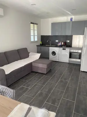 Cuisine ou kitchenette dans l'établissement Appartement T2 rez de villa