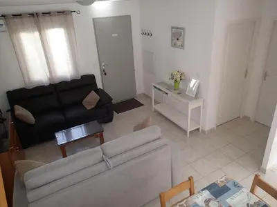 Coin salon dans l'établissement Villa climatisée T3 piscine chauffée accès direct à la plage de Prunete
