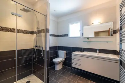 Salle de bains dans l'établissement Appartement Privilège vue mer - Ile Rousse