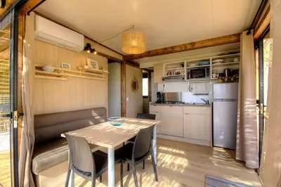 Cuisine ou kitchenette dans l'établissement Chalet U Pinu