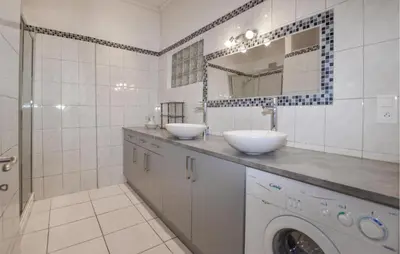 Salle de bains dans l'établissement Lovely Apartment In Poggio Di Nazza