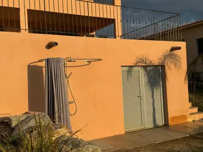 Plan de l'établissement L'Osari, villa vue mer, accès plage à pied, golf, jardin clos pour enfants