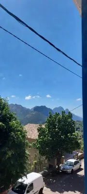 Vue générale sur la montagne ou vue sur la montagne depuis l'hôtel