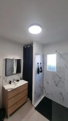Salle de bains dans l'établissement Corse Villa bord de mer