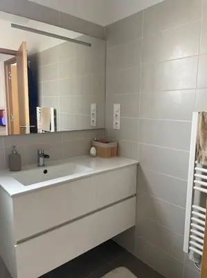 Salle de bains dans l'établissement Appartement T2 avec jardin