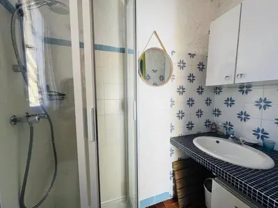 Salle de bains dans l'établissement Studio Cocody 49 LUMIO