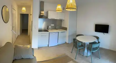 Cuisine ou kitchenette dans l'établissement T2 neuf vue mer, piscine chauffée N194