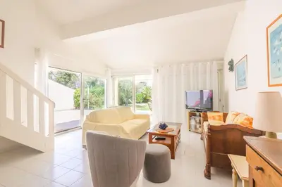 Coin salon dans l'établissement Palmeria - Maison climatisée accès direct plage