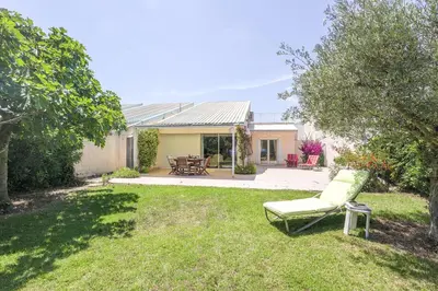 Jardin de l'établissement Palmeria - Maison climatisée accès direct plage