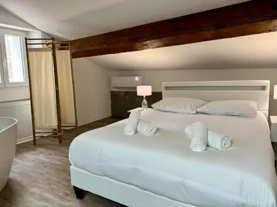 Un ou plusieurs lits dans un hébergement de l'établissement Chambre de charme à Evisa