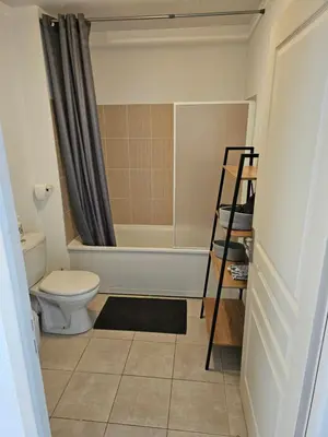 Salle de bains dans l'établissement Villa 7 personnes résidence Mélody