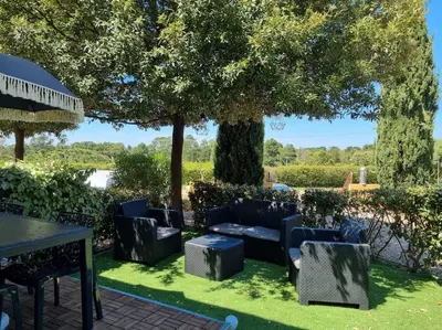 Jardin de l'établissement Maison en duplex dans résidence à 400m de la mer
