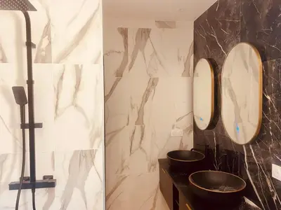Salle de bains dans l'établissement Villa Casa Damicella Bord de Mer avec Piscine