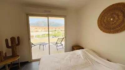Un ou plusieurs lits dans un hébergement de l'établissement Appartement T3 A Marina 2 LUMIO
