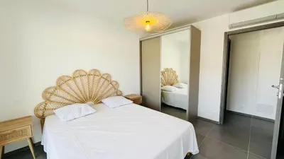 Un ou plusieurs lits dans un hébergement de l'établissement Appartement T3 A Marina 2 LUMIO