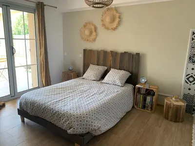 Un ou plusieurs lits dans un hébergement de l'établissement Chambre de charme Andria jacuzzi